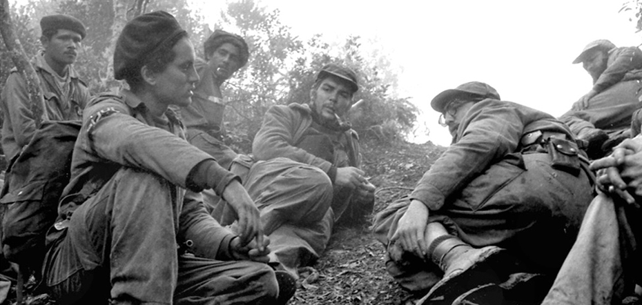 Fidel Castro y Ernesto "Che" Guevara en Sierra Maestra, fotografiados por Enrique Meneses