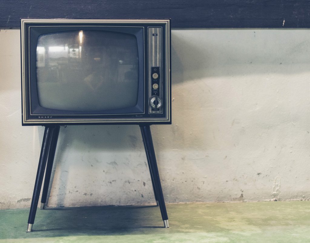 television antigua en blanco y negro