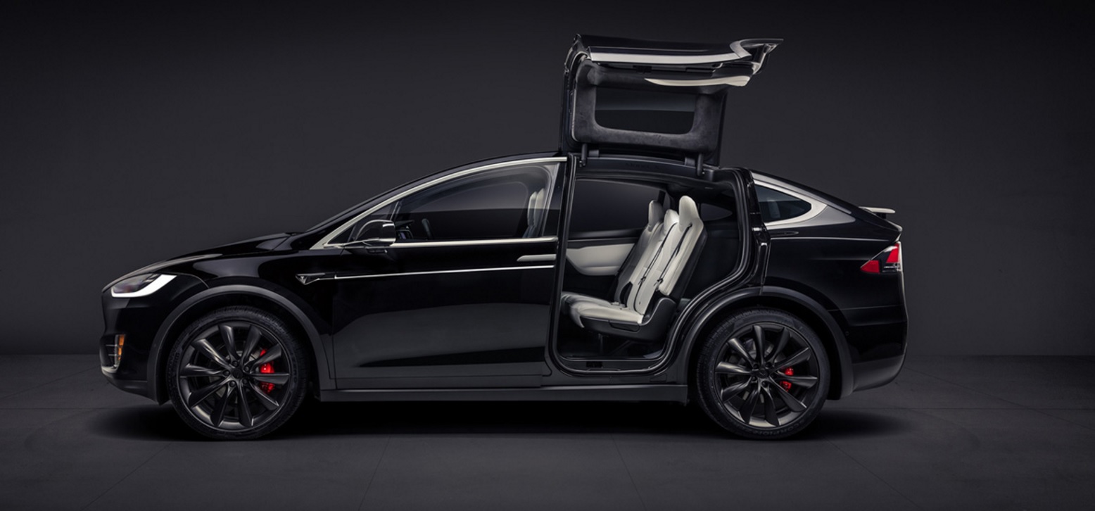 Tesla model X abierto
