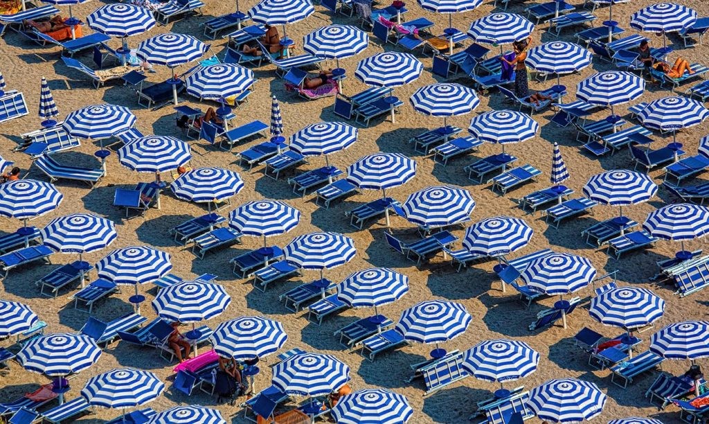 crema de sol en la playa