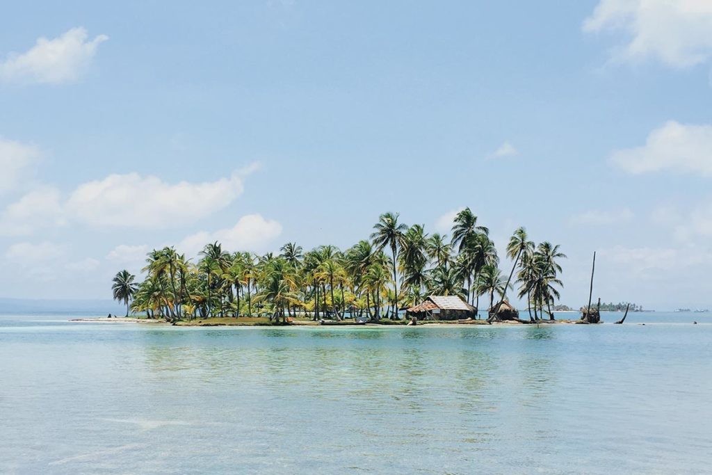 El pueblo Guna vive en la región de Guna Yala, famosa por sus islas.