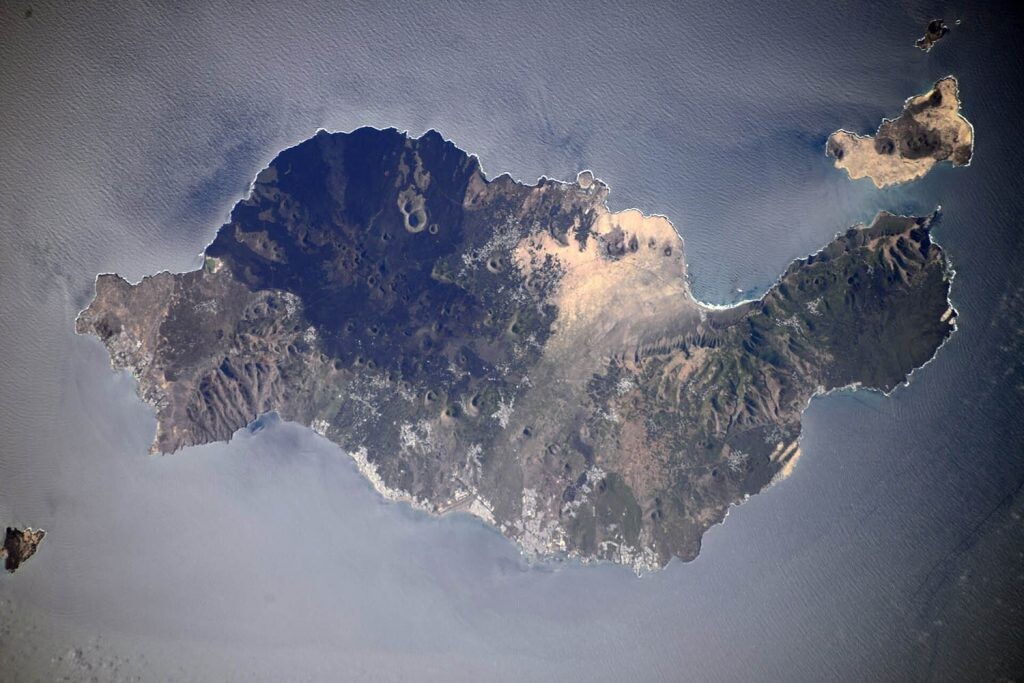 isla de Lanzarote desde el espacio