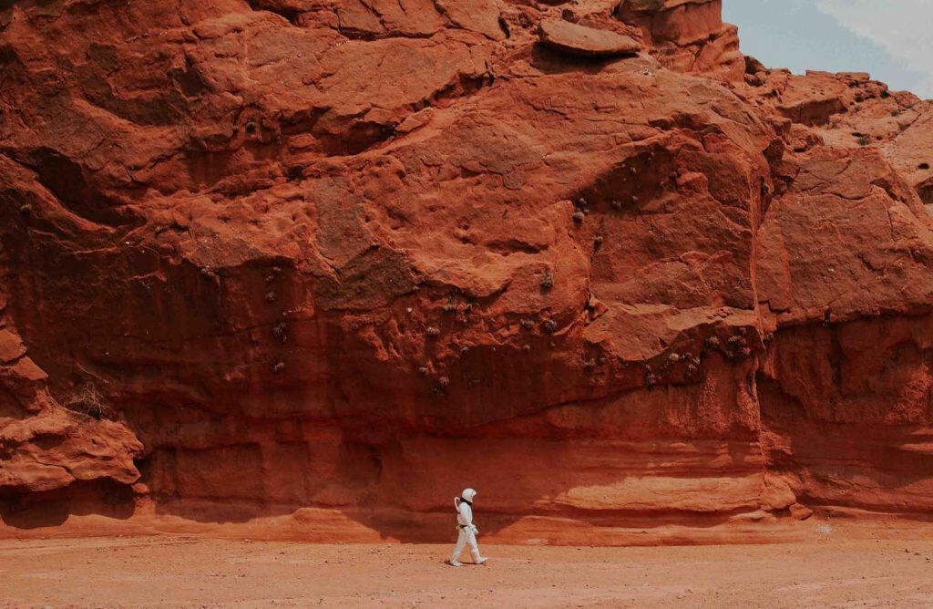 astronauta en Marte en un futuro todavía lejano