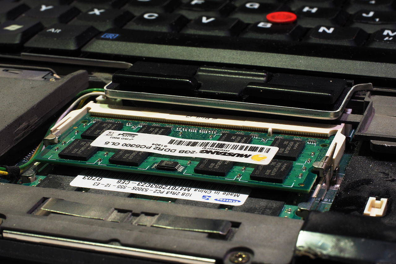so_dimm_inserted_in_a_thinkpad_t60-1