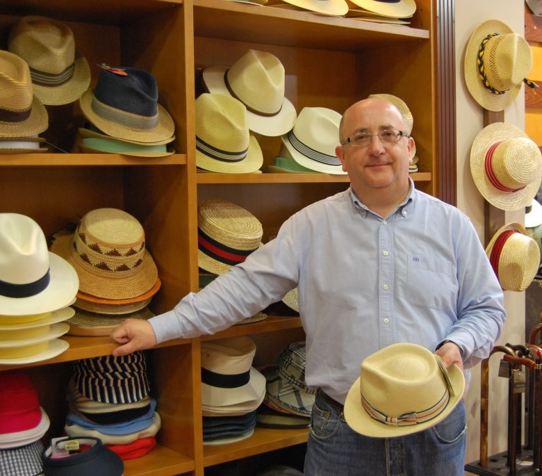 Luis Bobes, gerente de Sombrerería Albiñana