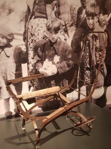 Restos de un carrito infantil conservado por el Museo de Auschwitz Birkenau.