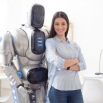 robot asistencia ayuda oriente miedo tecnologia androide ciborg