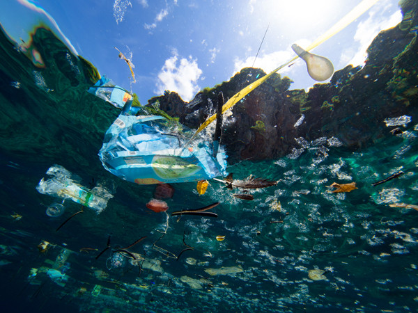 El plástico es una de las amenazas de la economía azul