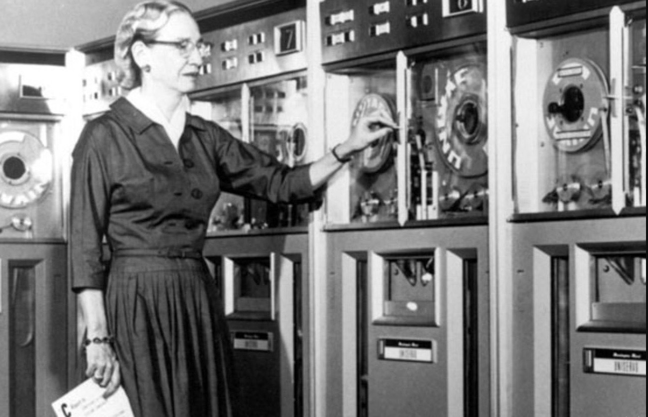 Grace Hopper creó el primer compilador de lenguaje