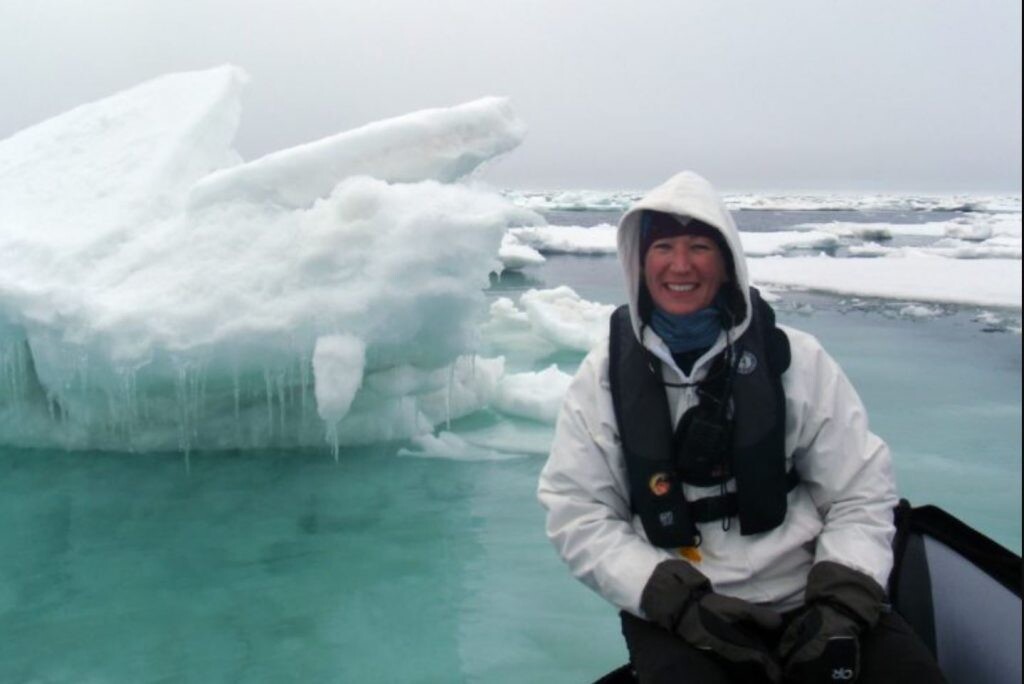 La zoóloga Erin Moreland en Alaska. 