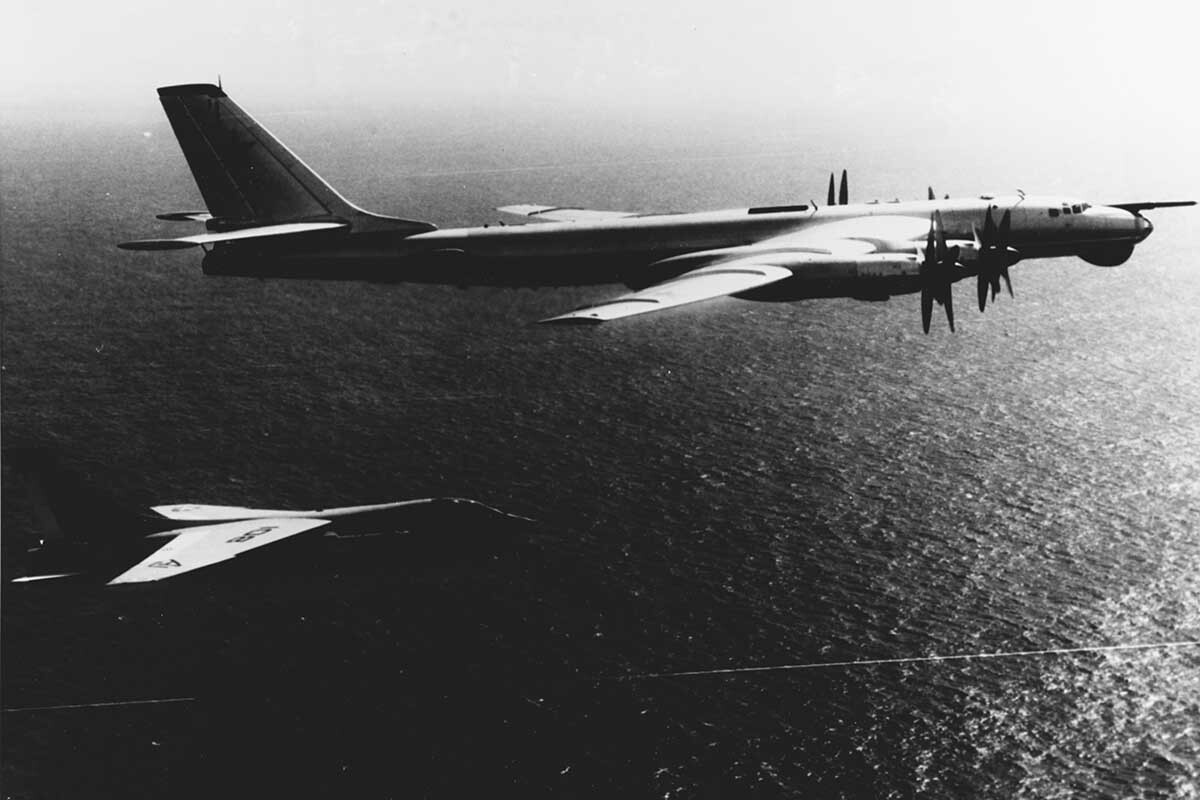 F-8 Crousader, el modelo de caza con el que Rankin intentó sobrevolar el cumulonimbo.