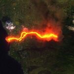 Orange dona a damnificados por la erupción del volcán de La Palma visto aquí desde el espacio en imagen de la Agencia Espacial Europea