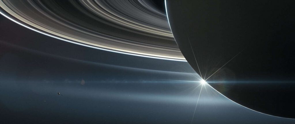 imagen de los anillos de Saturno y el sol por detrás