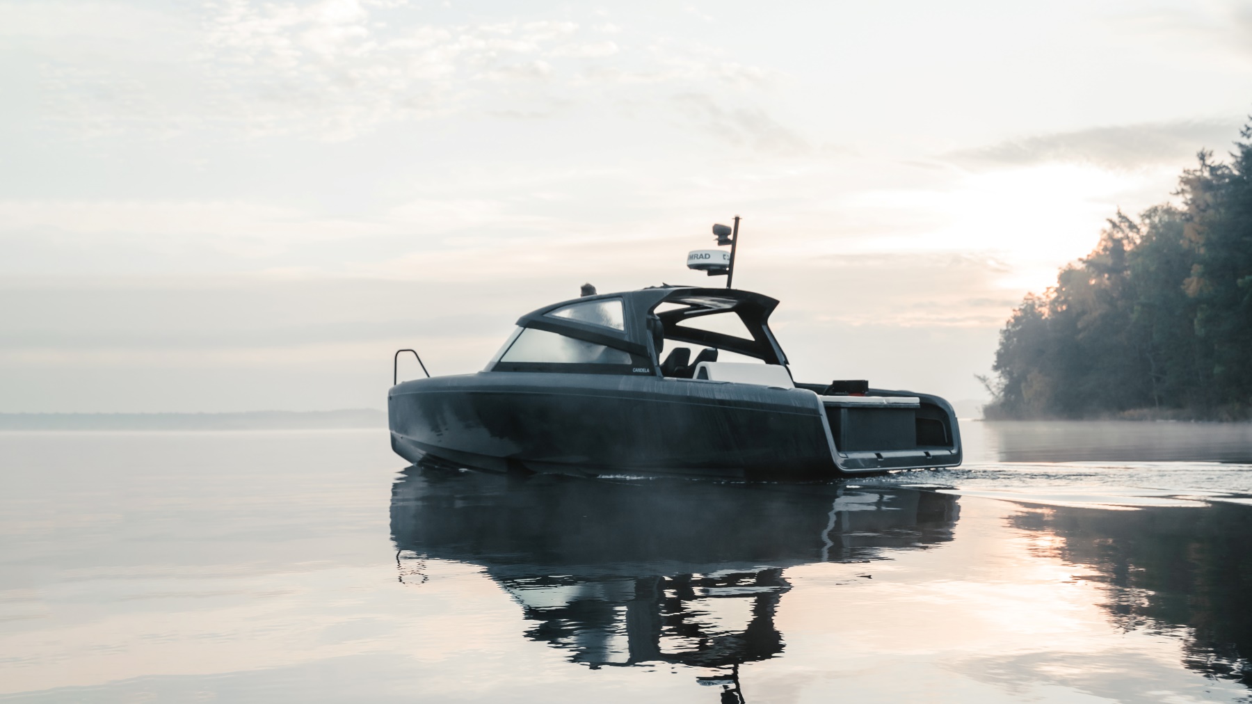 Barco eléctrico Candela C-8 ‘powered by Polestar’